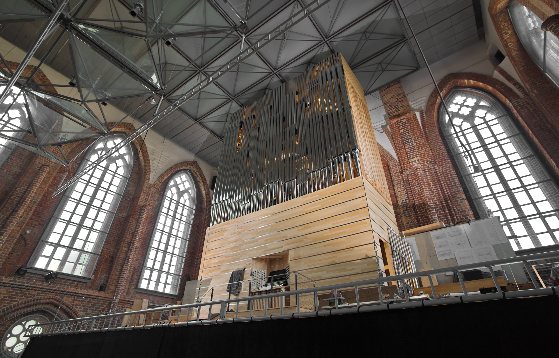 Konzertkirche Neubrandenburg - Prospektansicht der Orgel - Weitwinkelaufnahme