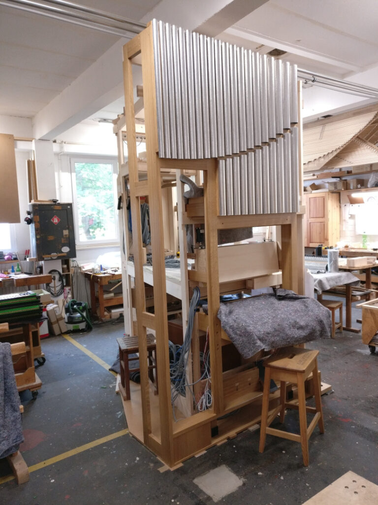 Werkstattmontage Versöhnung - Spieltisch mit Prospekt